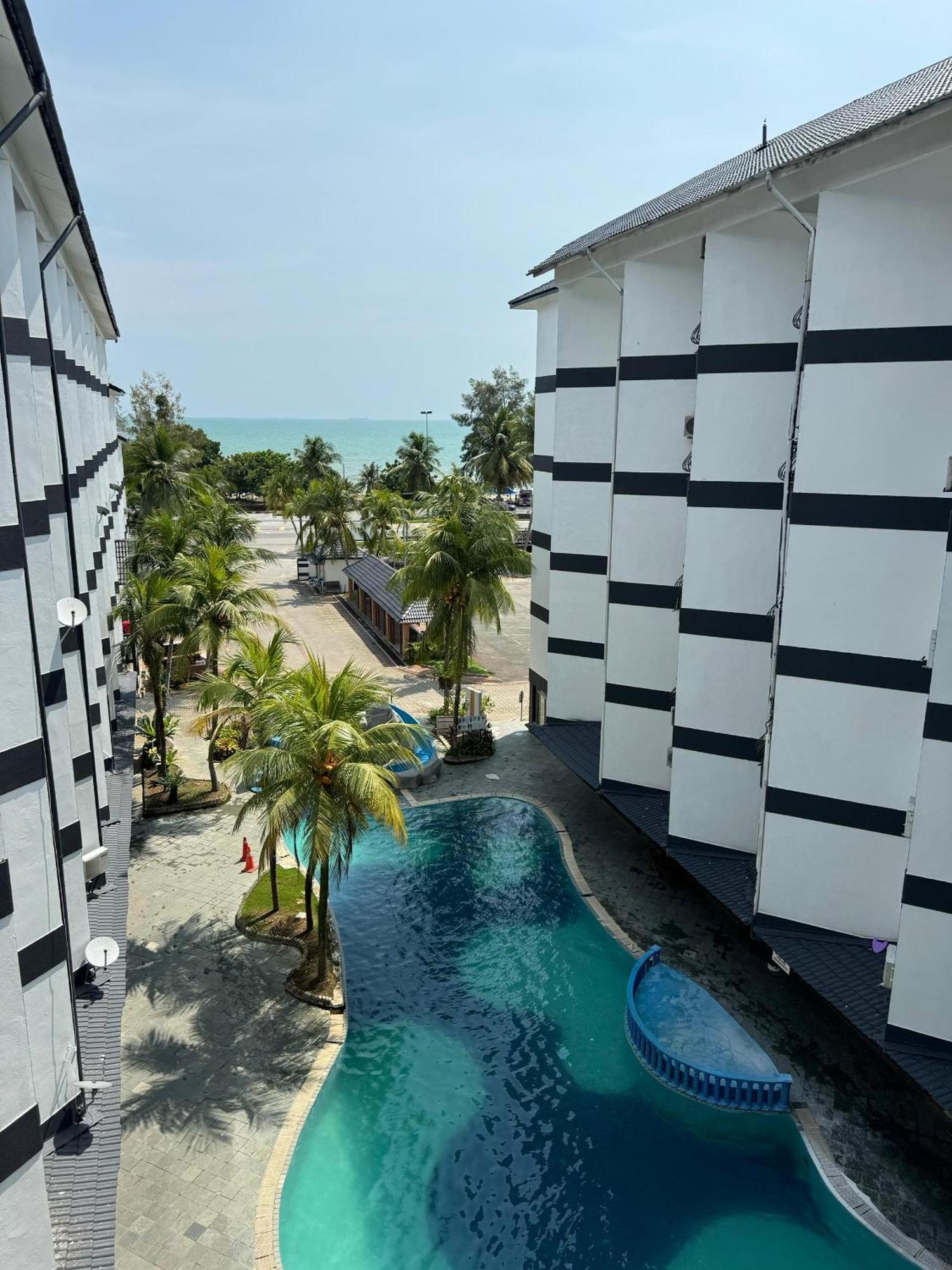 Pd Golden Straits * Port Dickson