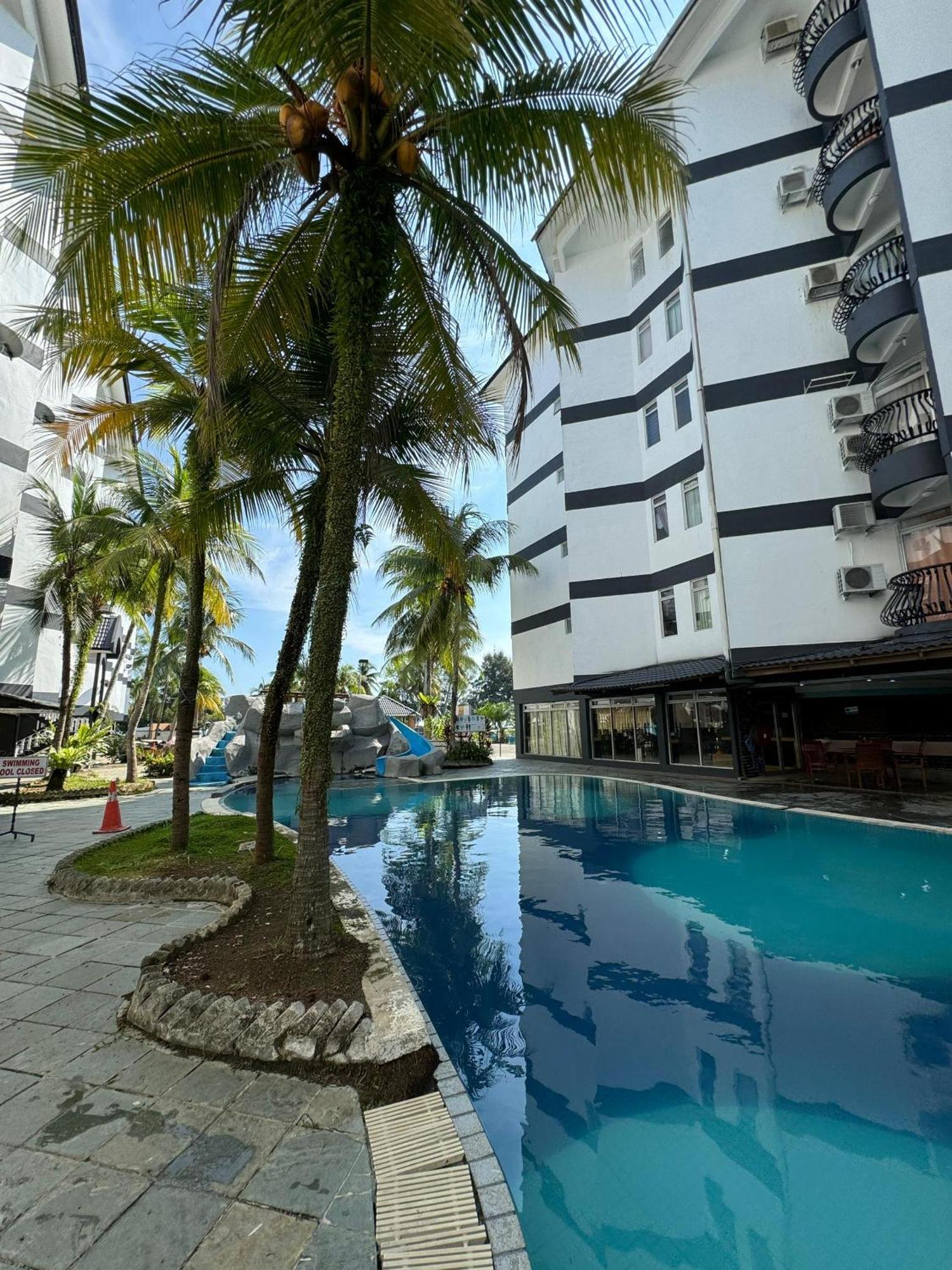 Pd Golden Straits * Port Dickson